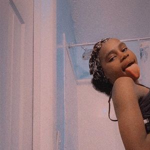 Meet your Posher, Emmanuela